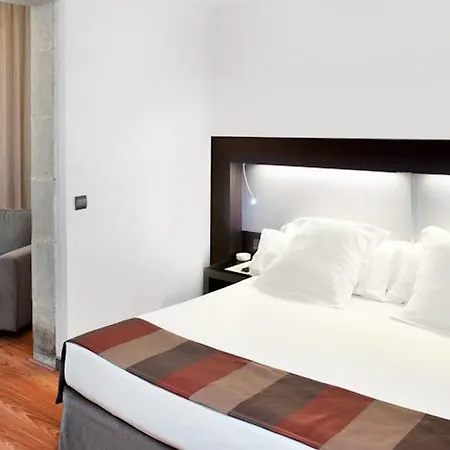 Catalonia Port 4*