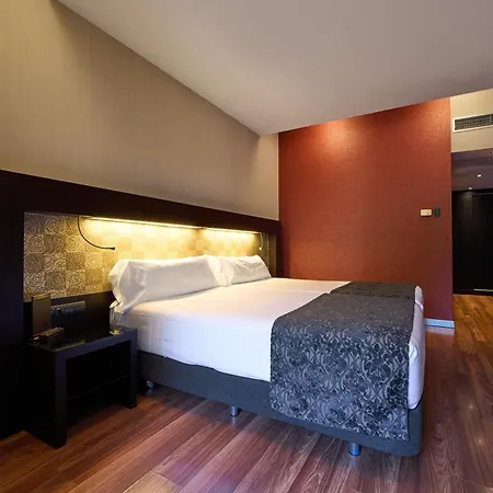 Catalonia Port 4*