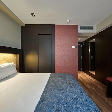 Catalonia Port Hotel 4*
